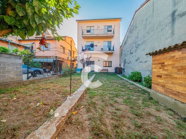 8 chambre Maison de Ville à vendre à Manlleu avec garage - 395 000 € (Ref: 10170400)