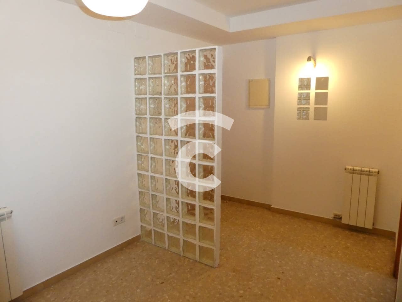 2 bedroom Flat for sale in Vic with garage - € 199,500 (Ref: 8534648)