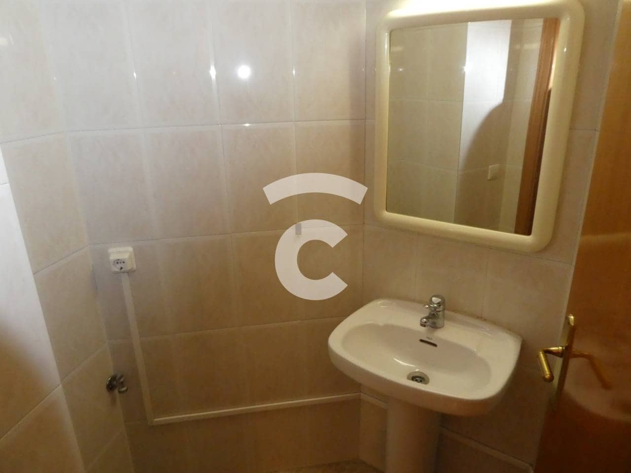 2 bedroom Flat for sale in Vic with garage - € 199,500 (Ref: 8534648)