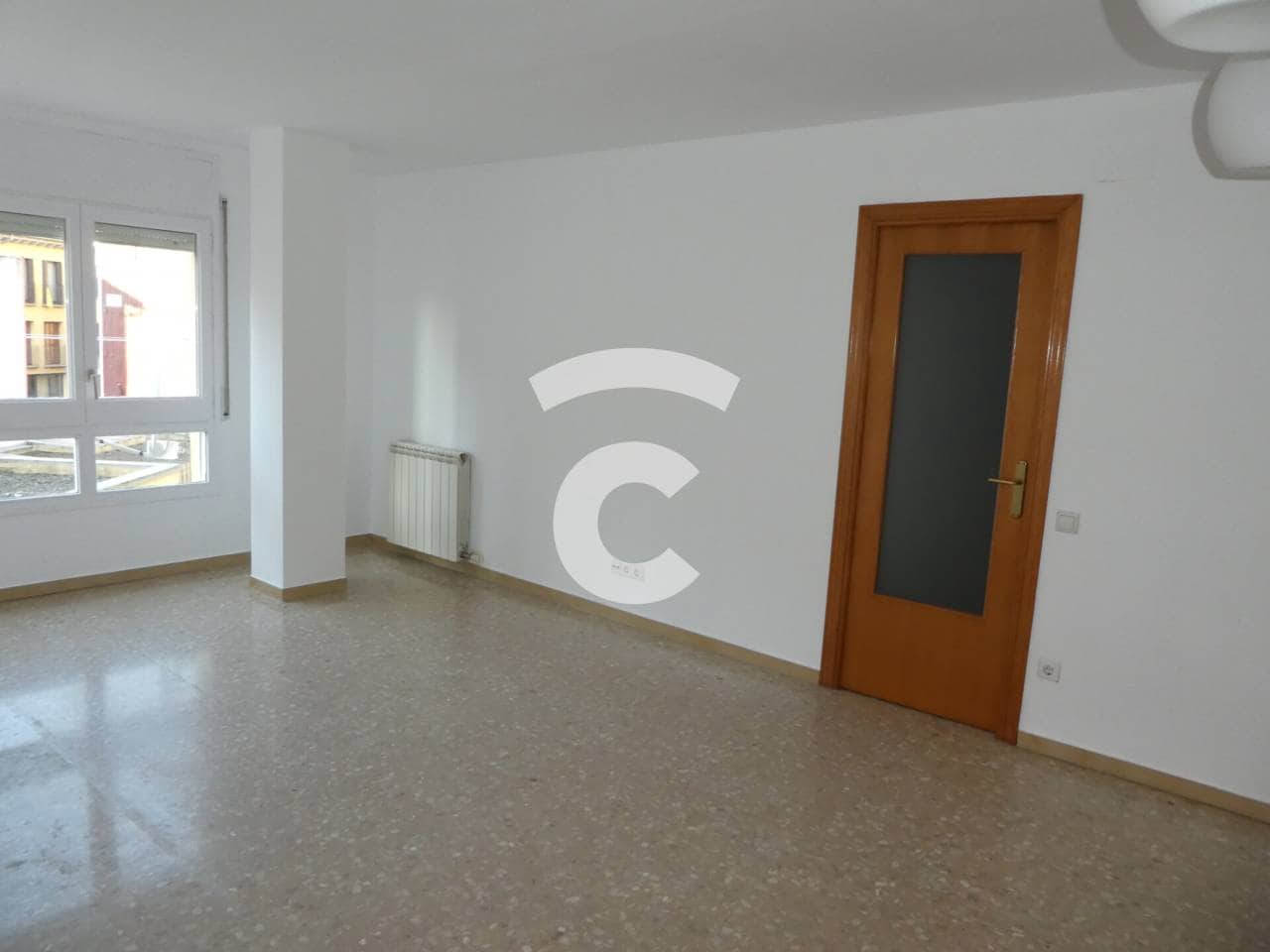 2 bedroom Flat for sale in Vic with garage - € 199,500 (Ref: 8534648)