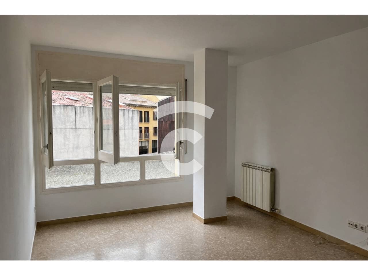 2 bedroom Flat for sale in Vic with garage - € 215,000 (Ref: 8534648)