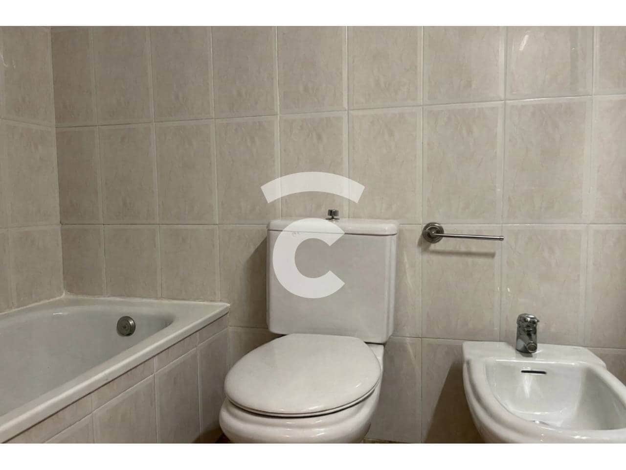 2 bedroom Flat for sale in Vic with garage - € 215,000 (Ref: 8534648)