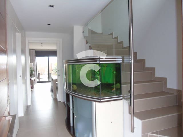 4 soverom Villa til salgs i Vic med garasje - € 368 000 (Ref: 8534668)