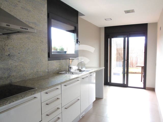 4 soverom Villa til salgs i Vic med garasje - € 368 000 (Ref: 8534668)