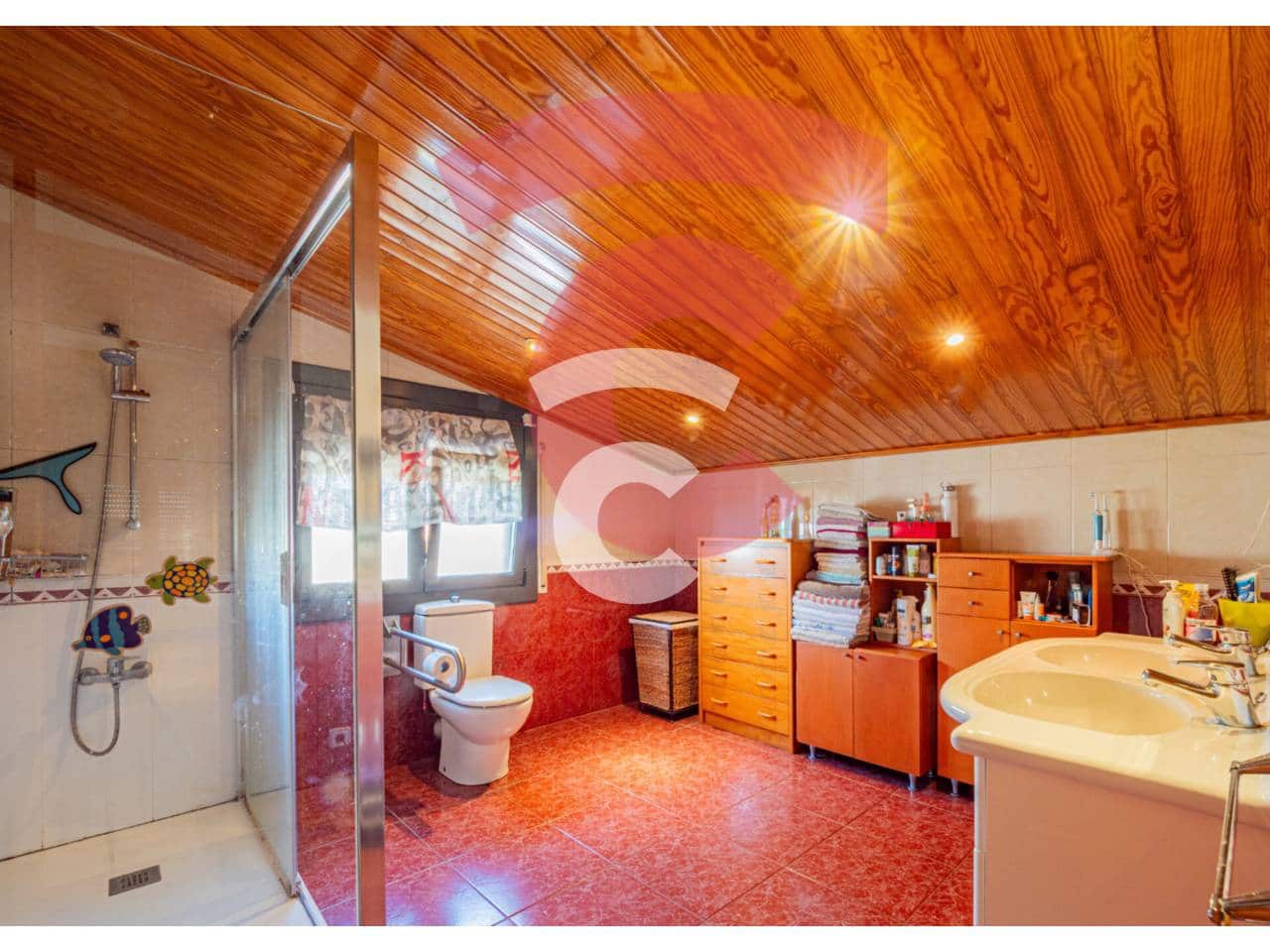 3 makuuhuone Asunto myytävänä paikassa Gurb mukana 
autotalli - 280 000 € (Ref: 9331134)