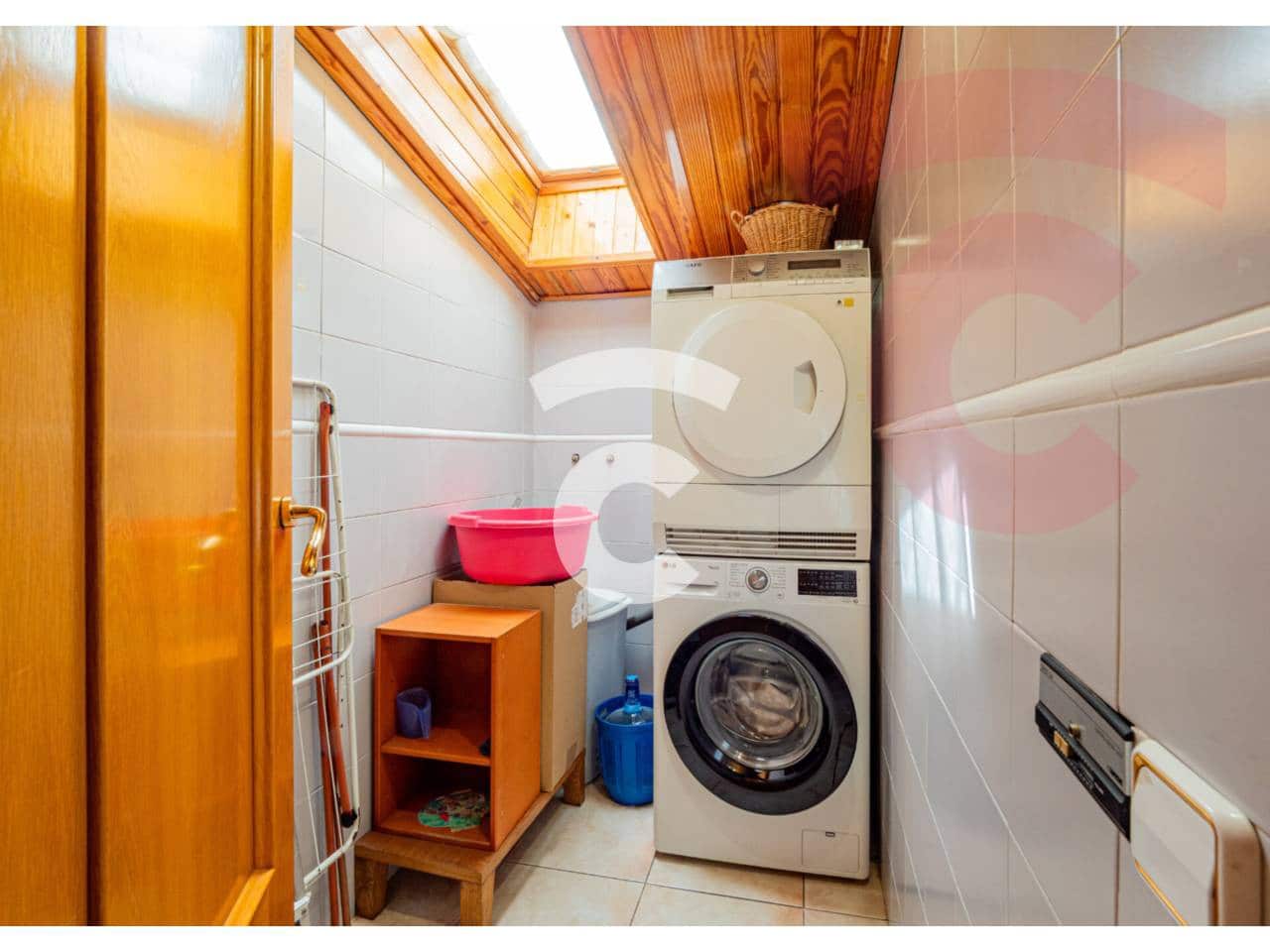 3 makuuhuone Asunto myytävänä paikassa Gurb mukana 
autotalli - 280 000 € (Ref: 9331134)