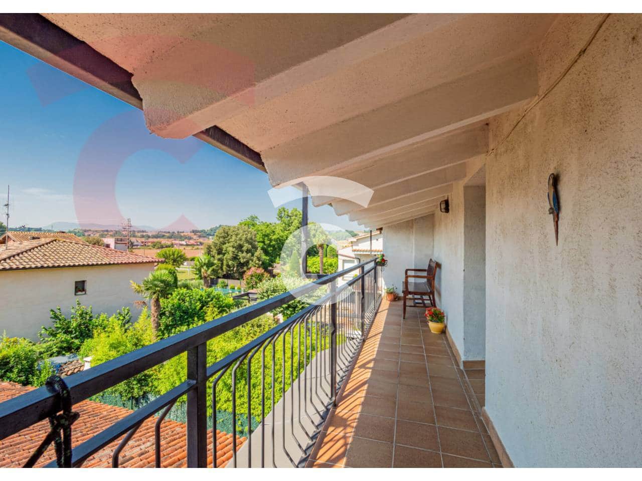 3 makuuhuone Asunto myytävänä paikassa Gurb mukana 
autotalli - 280 000 € (Ref: 9331134)