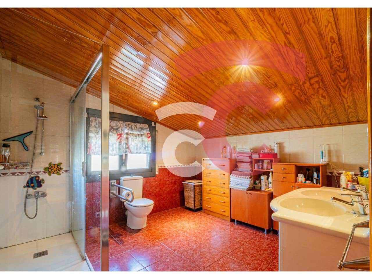 3 makuuhuone Asunto myytävänä paikassa Gurb mukana 
autotalli - 280 000 € (Ref: 9331134)