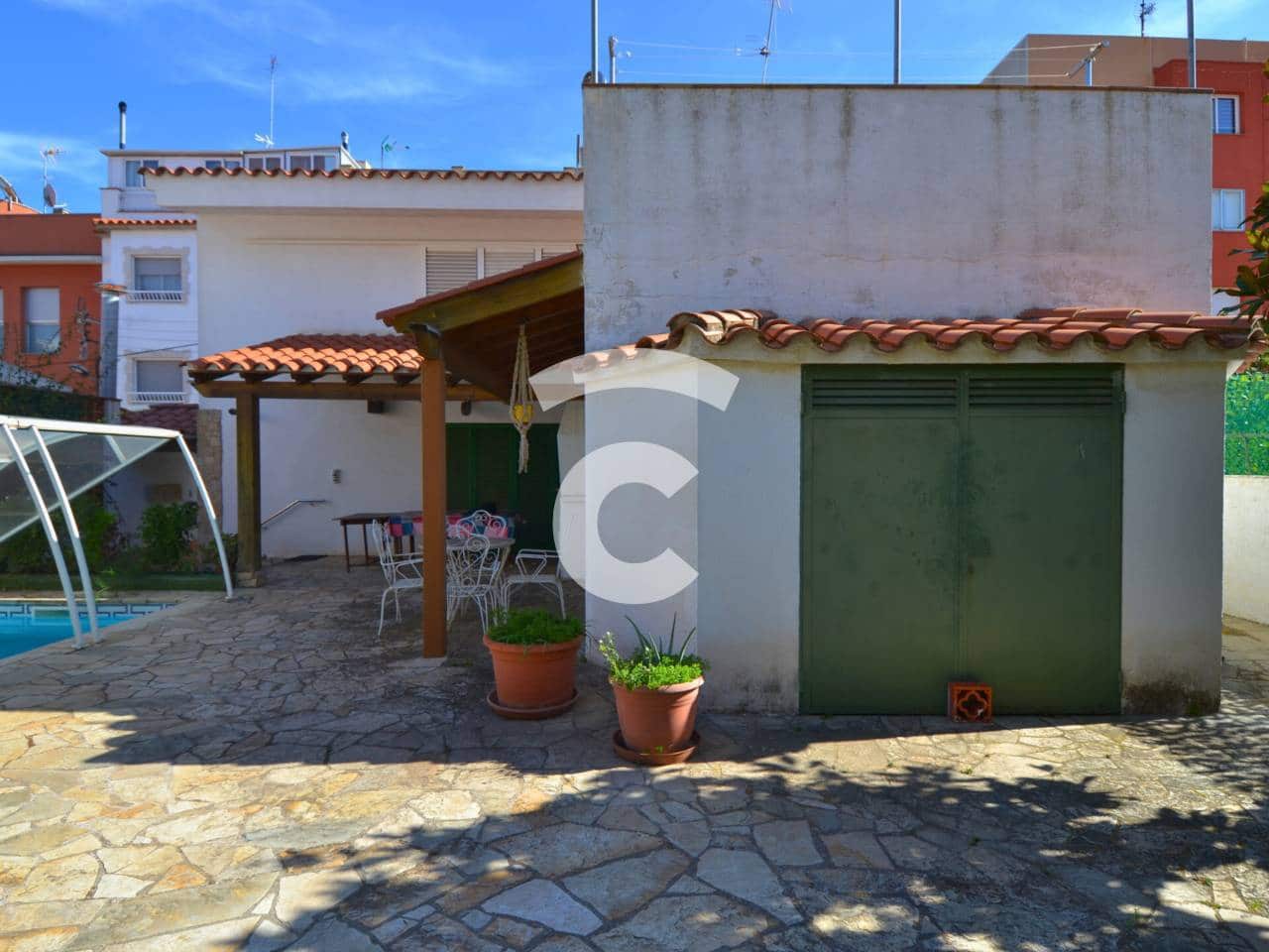 4 bedroom Villa for sale in Sant Feliu de Guixols with pool - € 350,000 (Ref: 9331144)