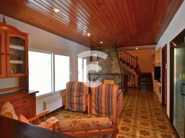 4 bedroom Villa for sale in Sant Feliu de Guíxols with pool - € 350,000 (Ref: 9331144)