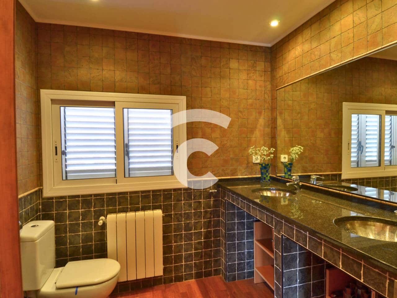 4 bedroom Villa for sale in Sant Feliu de Guixols with pool - € 350,000 (Ref: 9331144)