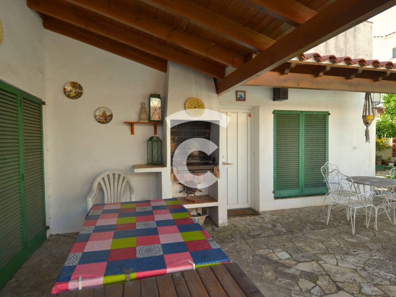 4 bedroom Villa for sale in Sant Feliu de Guixols with pool - € 350,000 (Ref: 9331144)