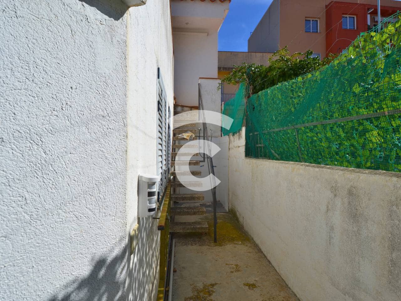 4 bedroom Villa for sale in Sant Feliu de Guixols with pool - € 350,000 (Ref: 9331144)