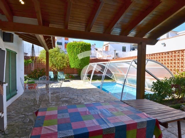 4 bedroom Villa for sale in Sant Feliu de Guíxols with pool - € 350,000 (Ref: 9331144)