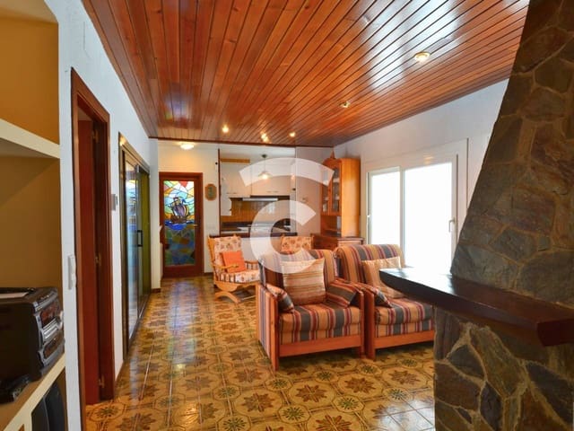 4 bedroom Villa for sale in Sant Feliu de Guíxols with pool - € 350,000 (Ref: 9331144)