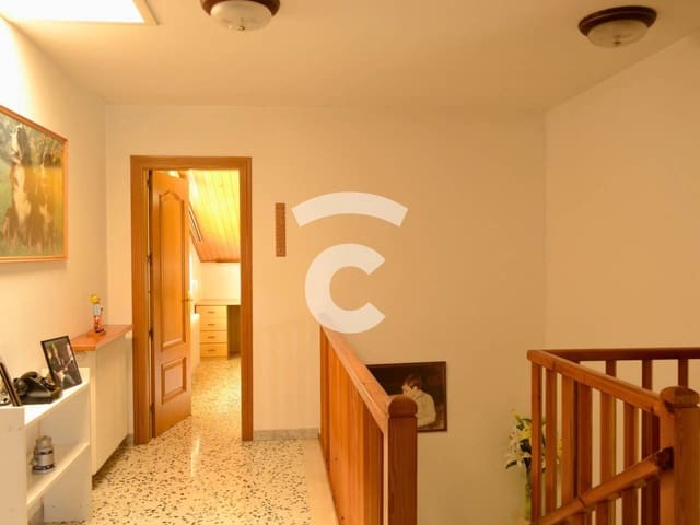 3 soveværelse Villa til salg i Ripoll med garage - € 410.000 (Ref: 9331148)