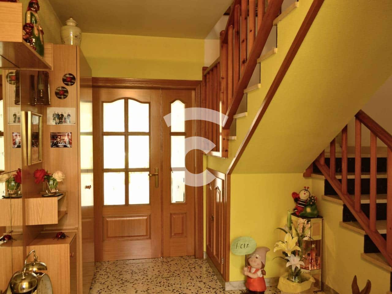 3 soveværelse Villa til salg i Ripoll med garage - € 410.000 (Ref: 9331148)