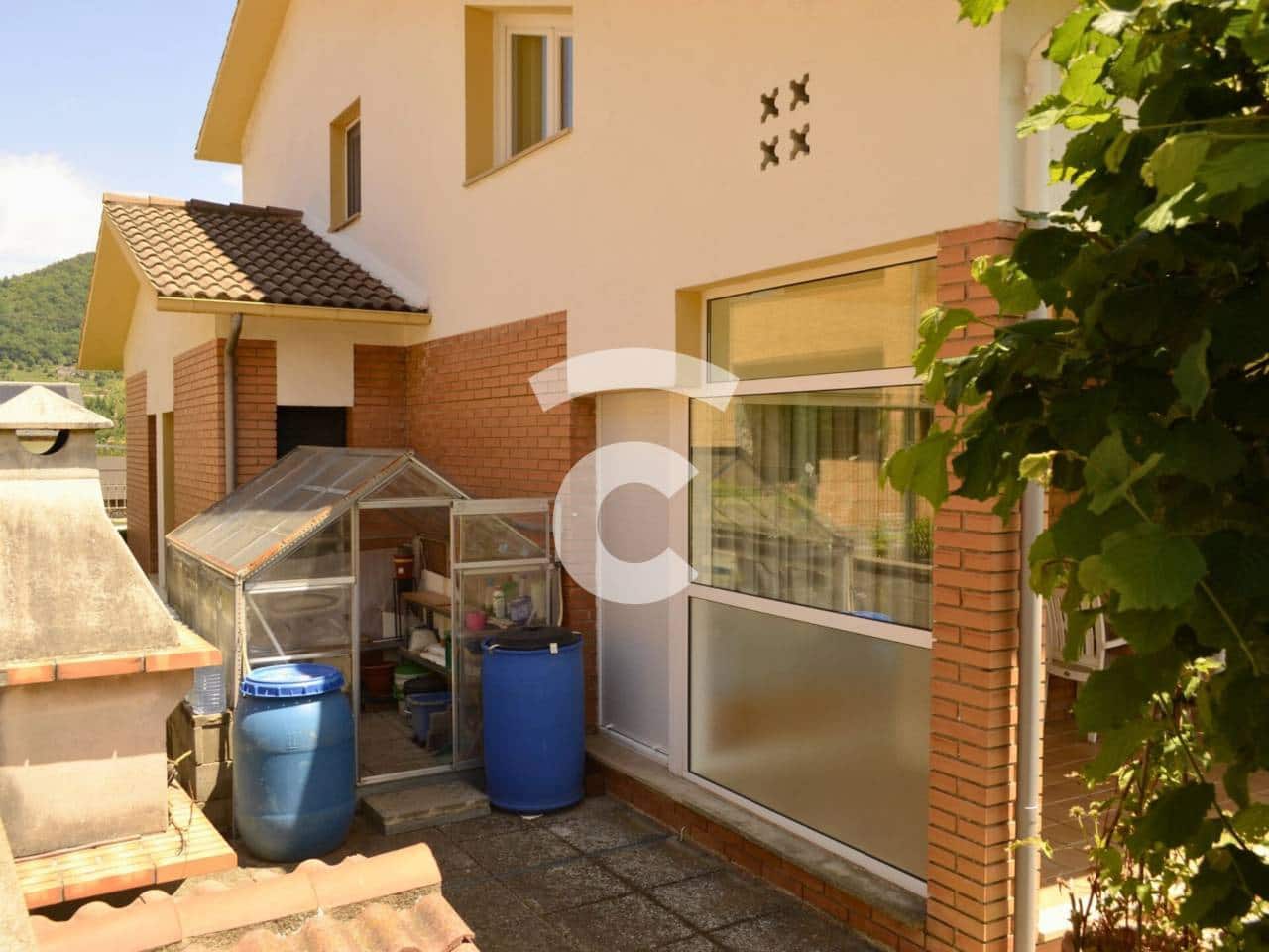 3 soveværelse Villa til salg i Ripoll med garage - € 410.000 (Ref: 9331148)