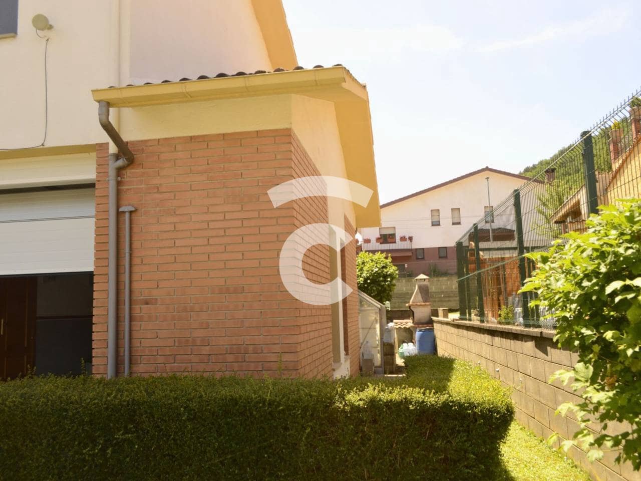 3 soveværelse Villa til salg i Ripoll med garage - € 410.000 (Ref: 9331148)