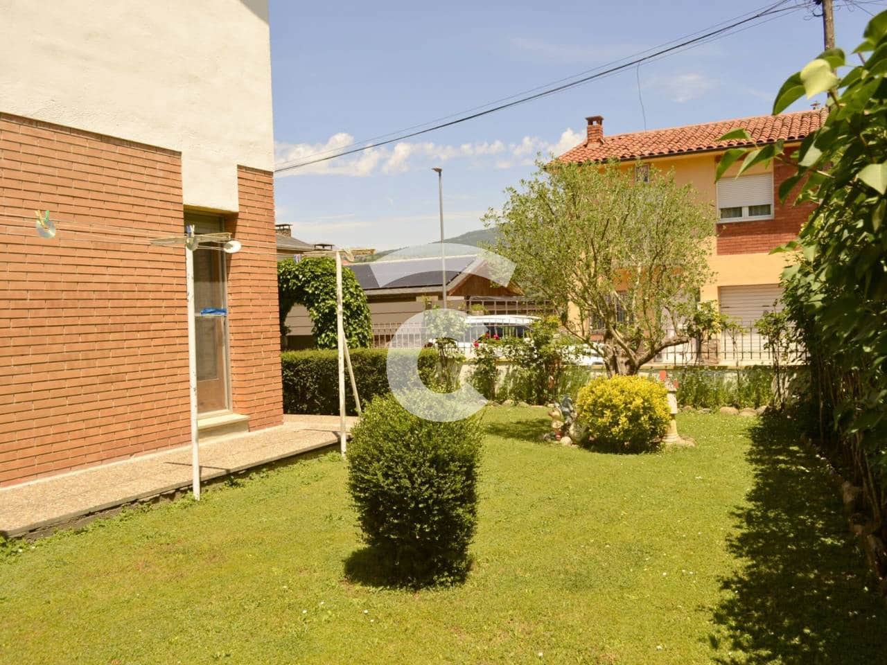 3 soveværelse Villa til salg i Ripoll med garage - € 410.000 (Ref: 9331148)