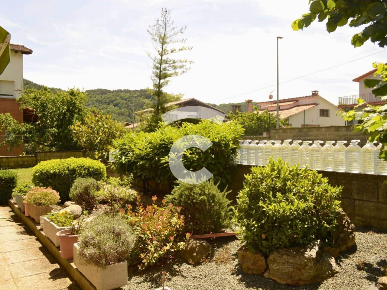 3 soveværelse Villa til salg i Ripoll med garage - € 410.000 (Ref: 9331148)