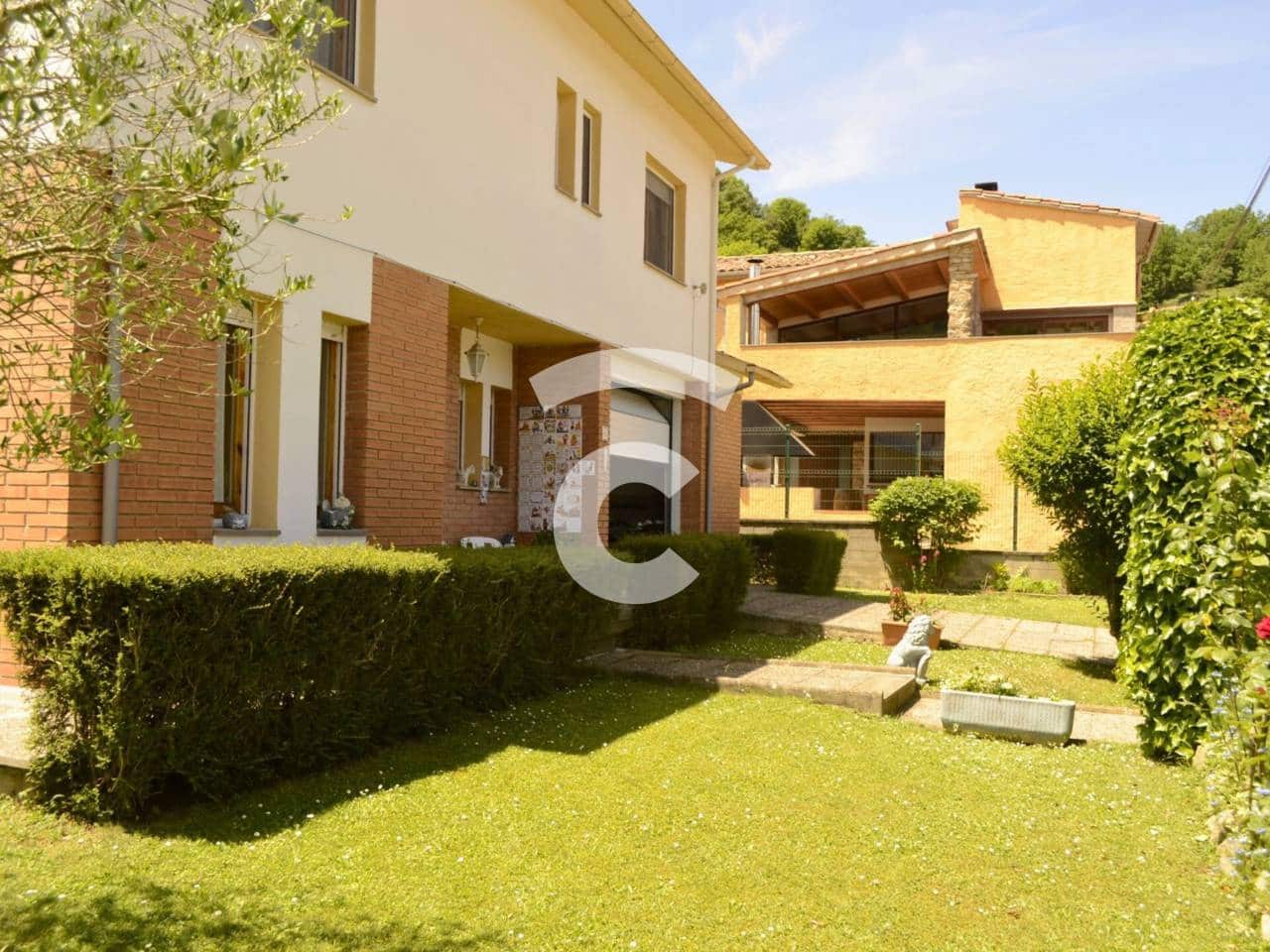 3 soveværelse Villa til salg i Ripoll med garage - € 410.000 (Ref: 9331148)