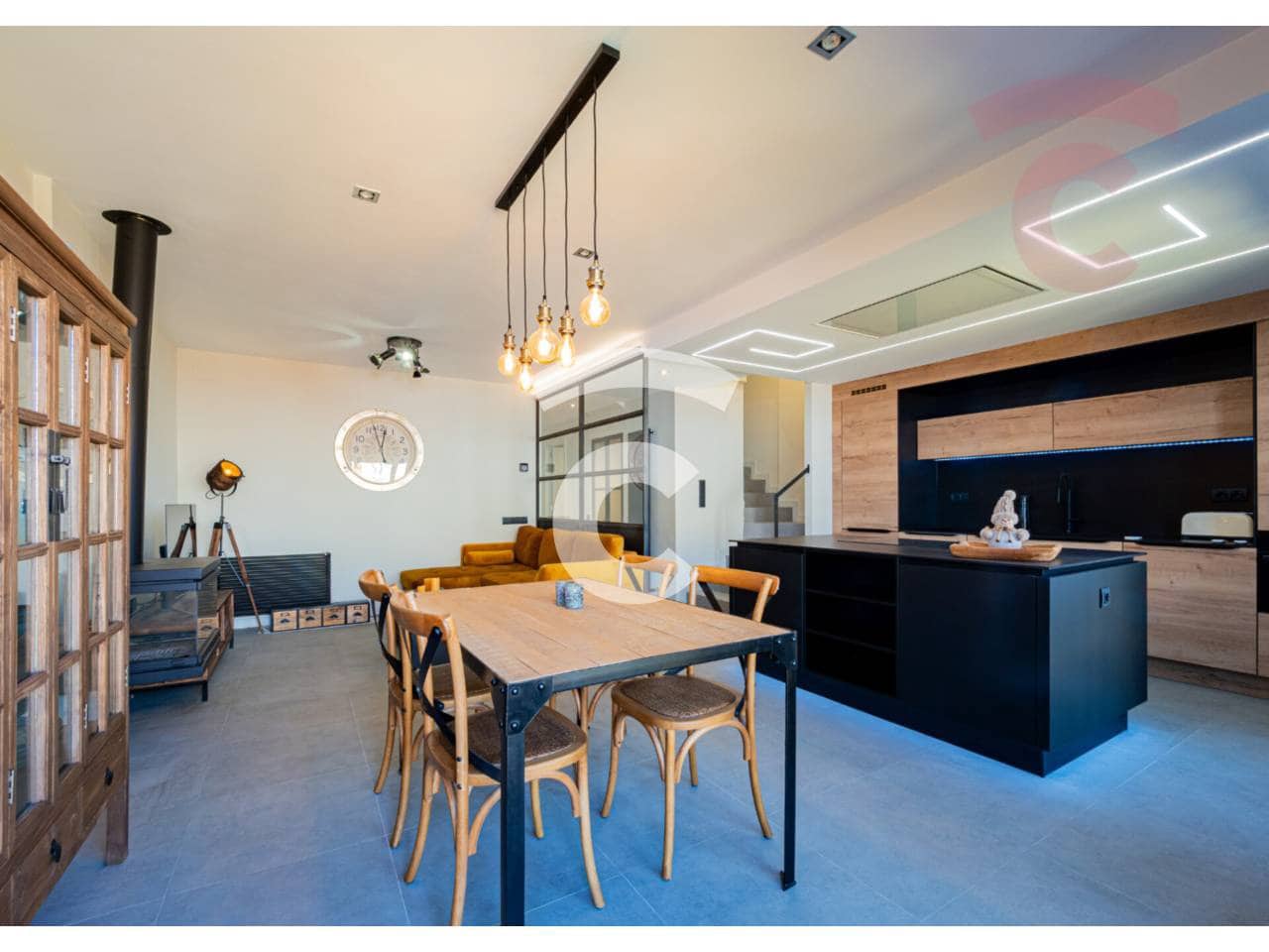 3 soverom Leilighet til salgs i Vic med garasje - € 297 000 (Ref: 9355334)