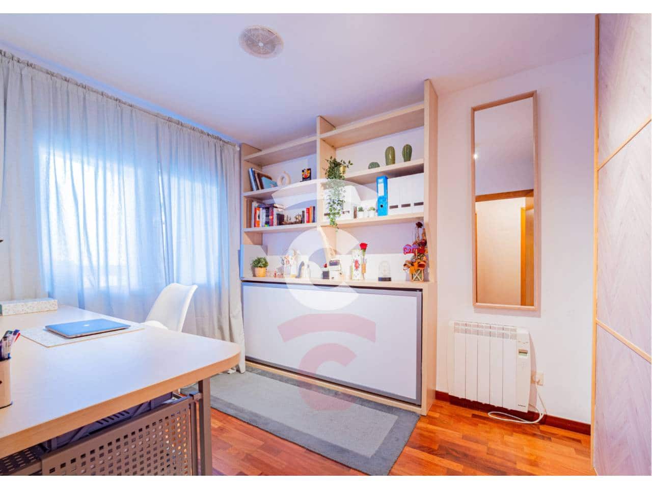 3 bedroom Flat for sale in Manlleu with garage - € 170,000 (Ref: 9448735)