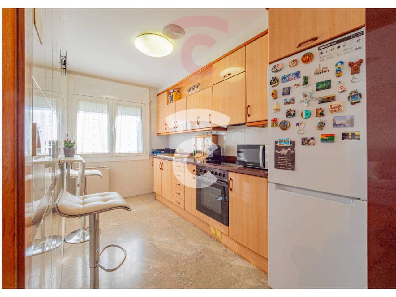 3 bedroom Flat for sale in Manlleu with garage - € 170,000 (Ref: 9448735)