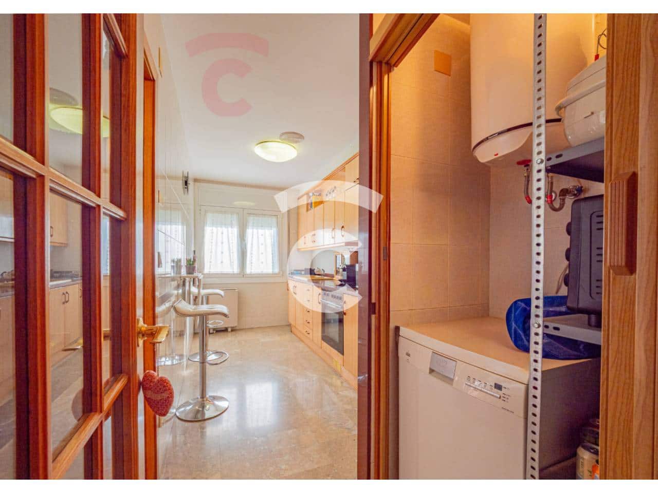 3 bedroom Flat for sale in Manlleu with garage - € 170,000 (Ref: 9448735)