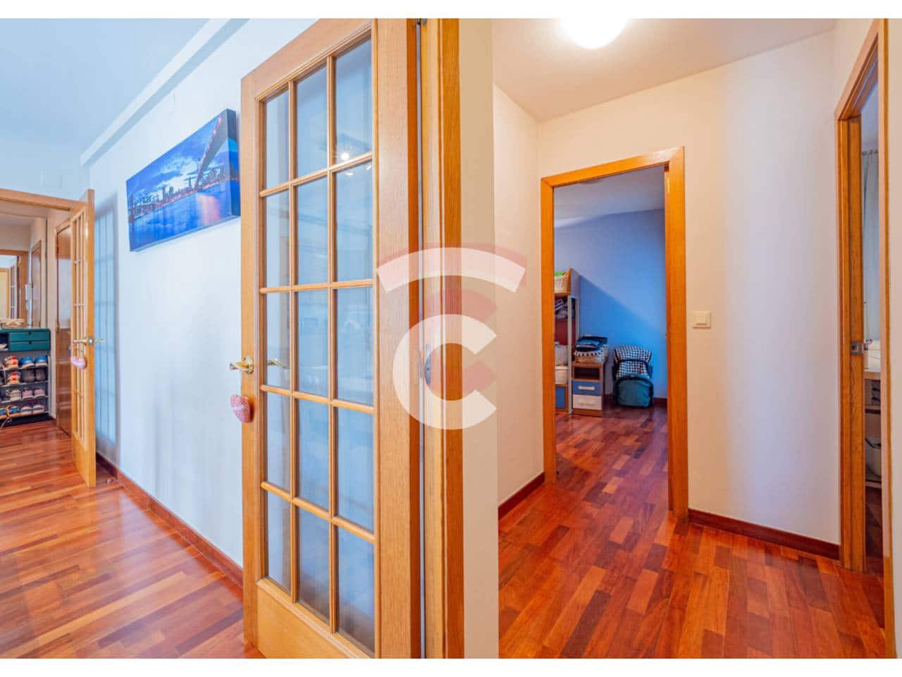 3 bedroom Flat for sale in Manlleu with garage - € 170,000 (Ref: 9448735)