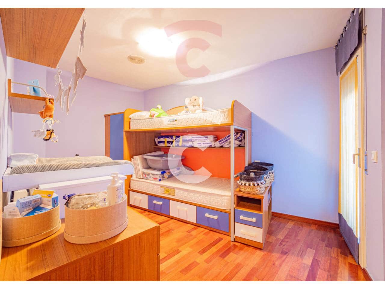 3 bedroom Flat for sale in Manlleu with garage - € 170,000 (Ref: 9448735)