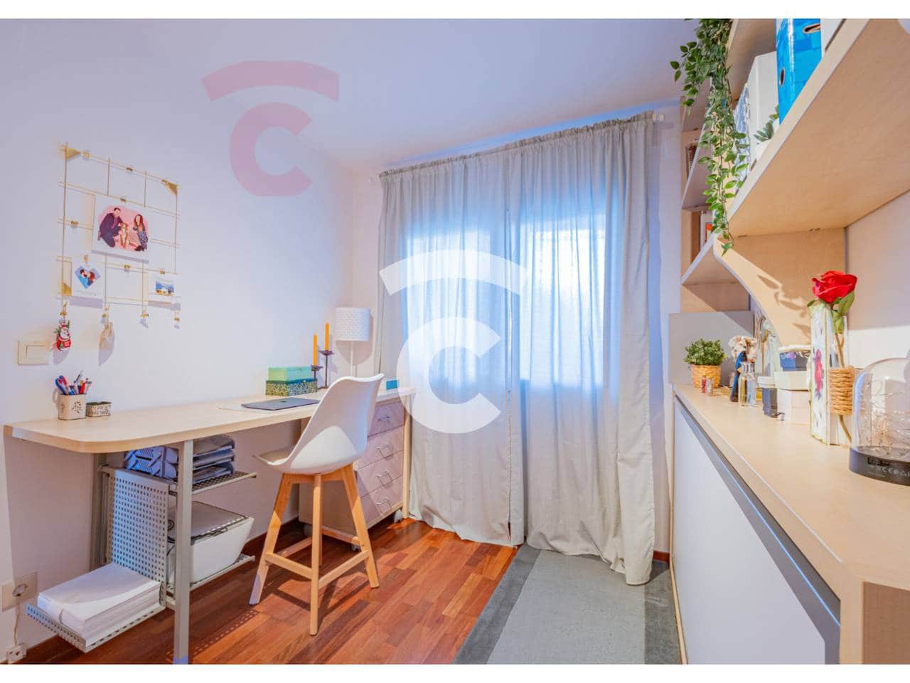 3 bedroom Flat for sale in Manlleu with garage - € 170,000 (Ref: 9448735)