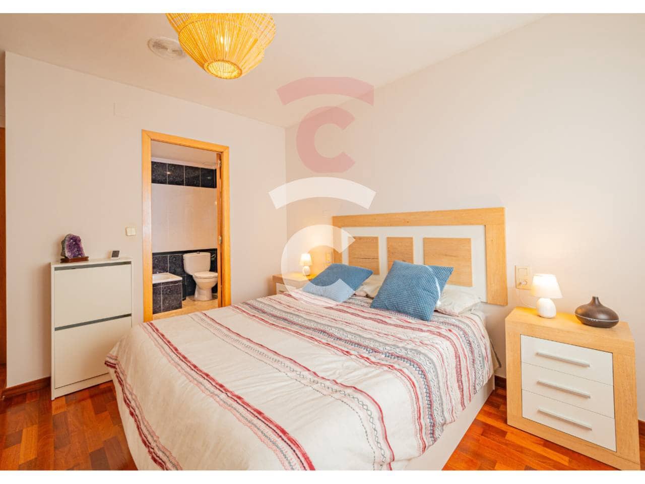 3 bedroom Flat for sale in Manlleu with garage - € 170,000 (Ref: 9448735)