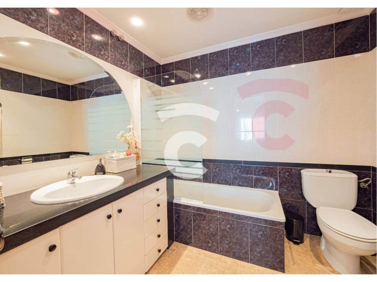 3 bedroom Flat for sale in Manlleu with garage - € 170,000 (Ref: 9448735)