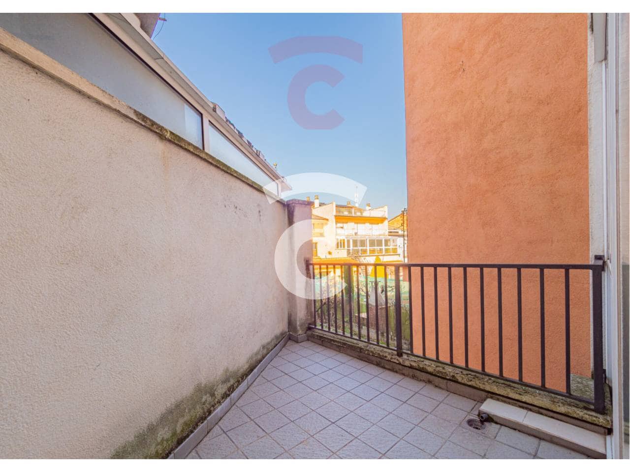 3 bedroom Flat for sale in Manlleu with garage - € 170,000 (Ref: 9448735)