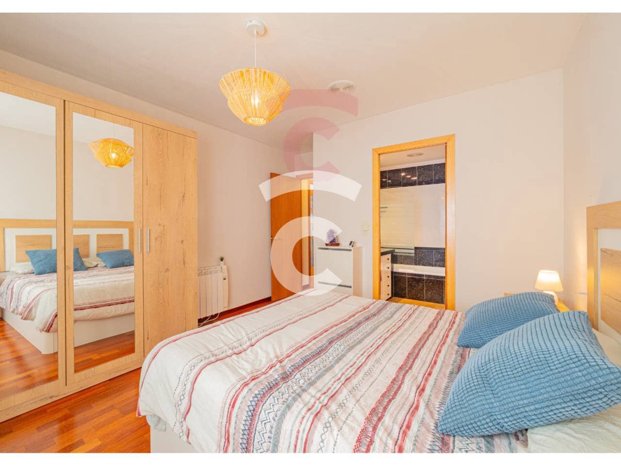 3 bedroom Flat for sale in Manlleu with garage - € 170,000 (Ref: 9448735)