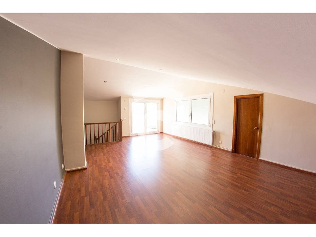 Apartamento de 3 habitaciones en Manlleu en alquiler con garaje - 734 € (Ref: 9581412)