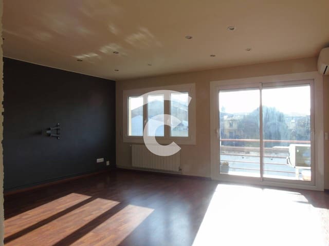 3 soveværelse Lejlighed til leje i Manlleu med garage - € 734 (Ref: 9581412)