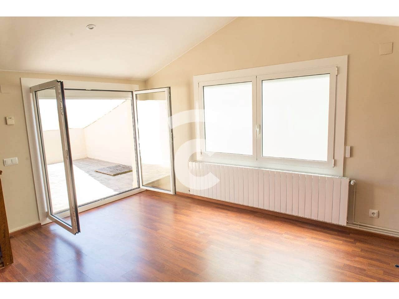 Apartamento de 3 habitaciones en Manlleu en alquiler con garaje - 734 € (Ref: 9581412)