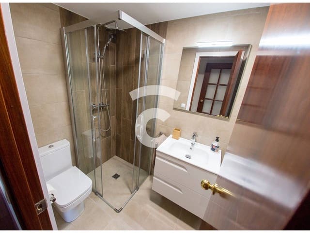 3 soveværelse Lejlighed til leje i Manlleu med garage - € 734 (Ref: 9581412)