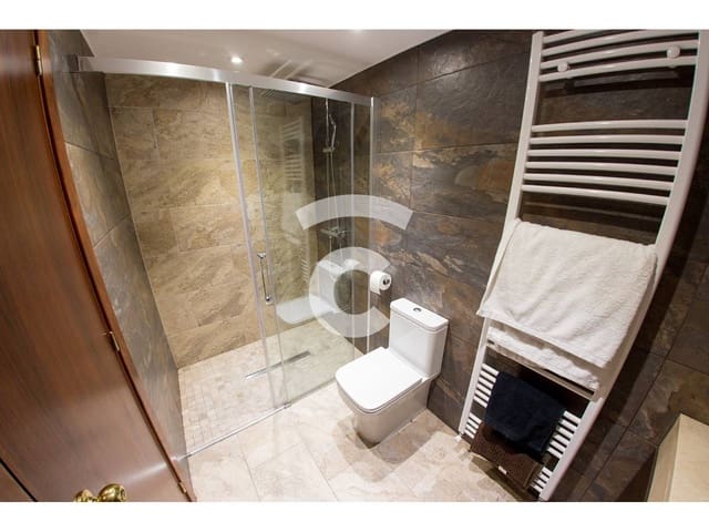 3 soveværelse Lejlighed til leje i Manlleu med garage - € 734 (Ref: 9581412)