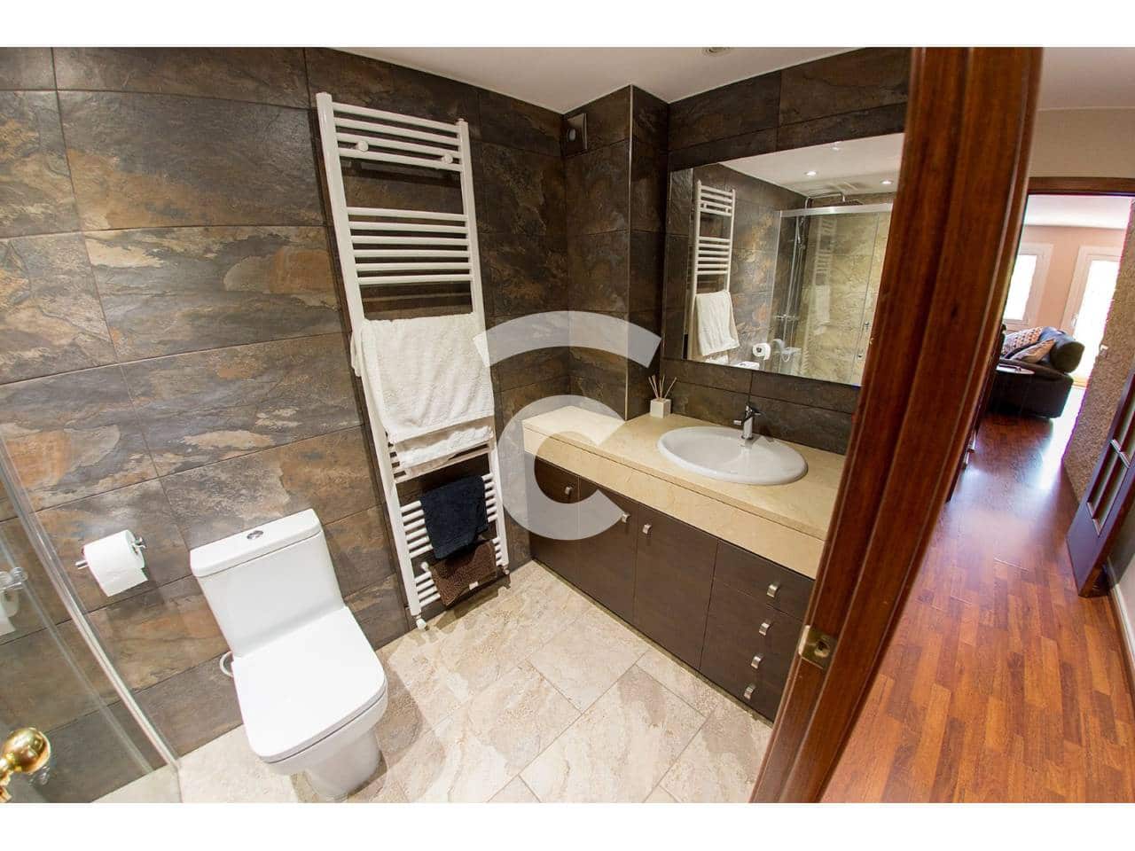 Apartamento de 3 habitaciones en Manlleu en alquiler con garaje - 734 € (Ref: 9581412)