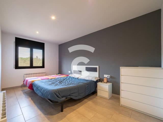 Chalet de 3 habitaciones en Viladrau en venta con garaje - 375.000 € (Ref: 9629514)