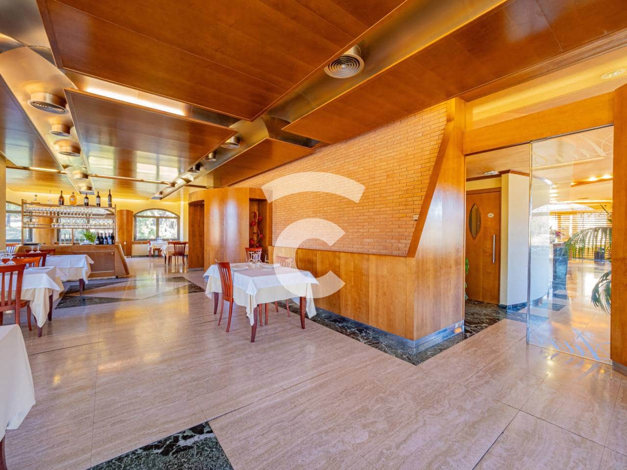 Restaurante/Bar para venda em Oris - 3 000 000 € (Ref: 9665738)