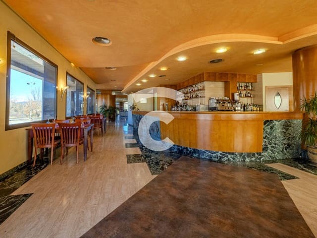 Restaurant/Bar à vendre à Orís - 3 000 000 € (Ref: 9665738)