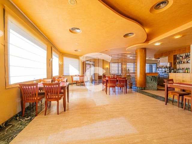 Restaurant/Bar à vendre à Orís - 3 000 000 € (Ref: 9665738)