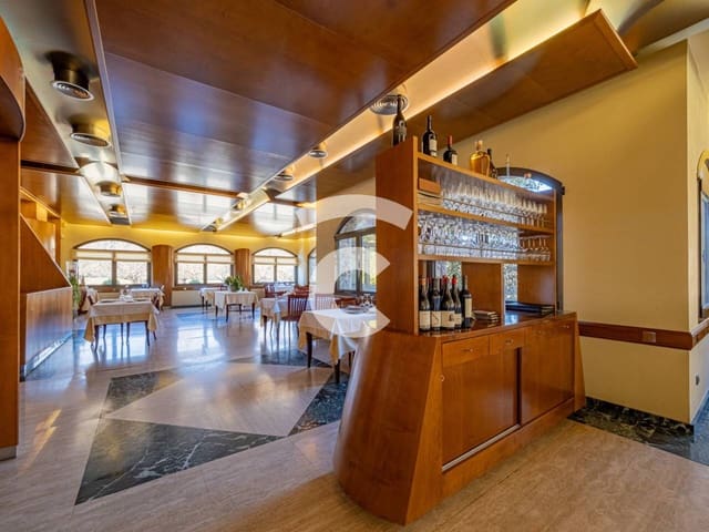 Restaurant/Bar à vendre à Orís - 3 000 000 € (Ref: 9665738)