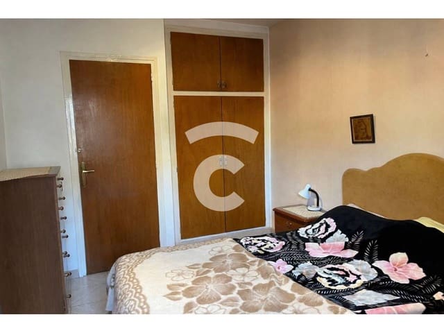 3 bedroom Flat for sale in Torelló with garage - € 145,000 (Ref: 9697918)
