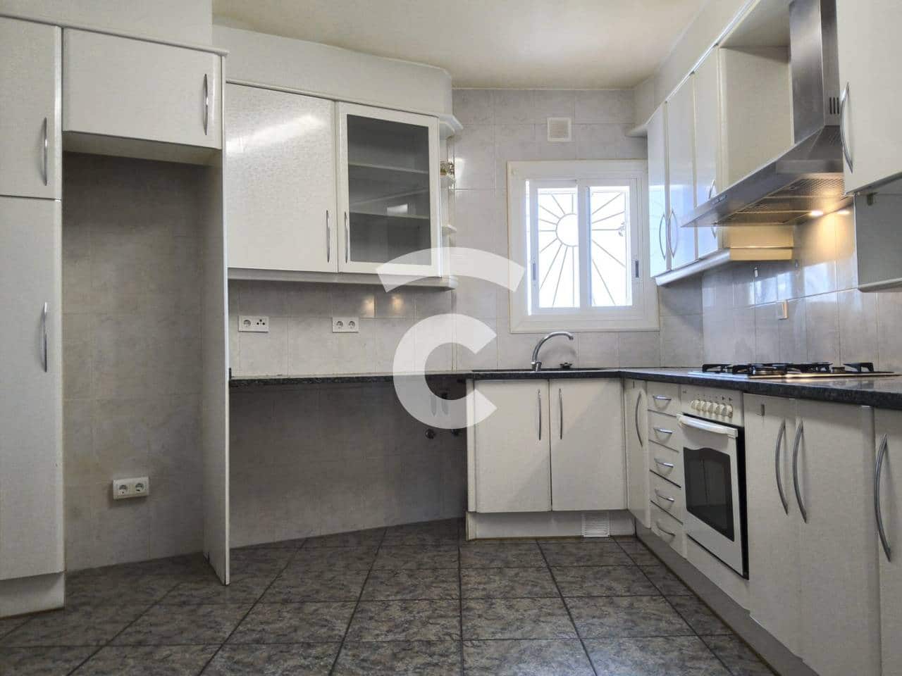 Piso de 4 habitaciones en Torelló en venta - 165.000 € (Ref: 9805921)
